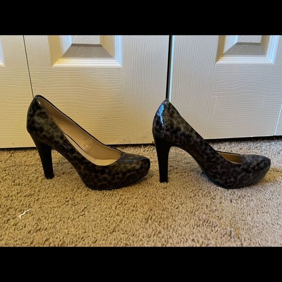 Animal Print (Snow Leopard) Franco Sarto Platform Heels - Picture 2 of 7
